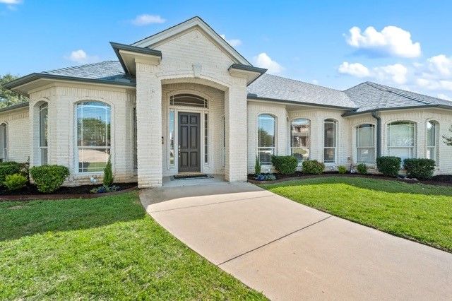 24 W Hillside Place, Trophy Club, TX 76262
