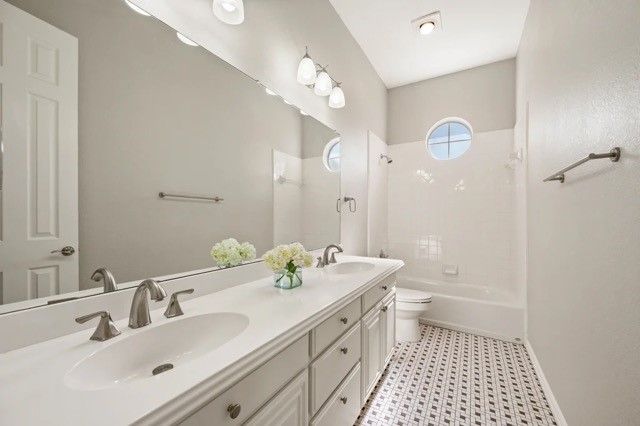 24 W Hillside Place, Trophy Club, TX 76262