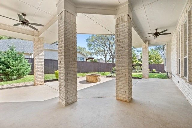 24 W Hillside Place, Trophy Club, TX 76262
