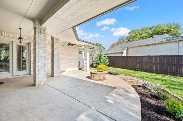 24 W Hillside Place, Trophy Club, TX 76262