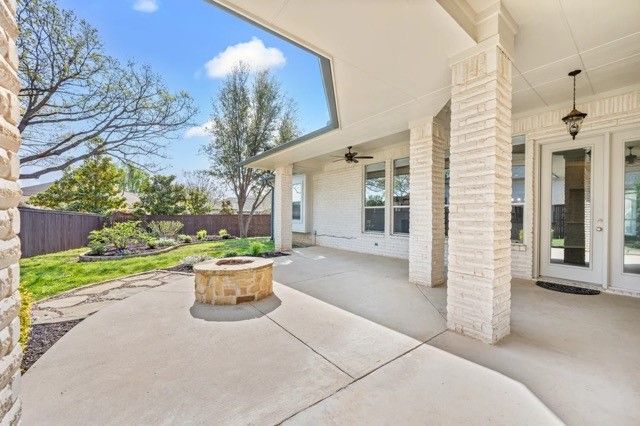 24 W Hillside Place, Trophy Club, TX 76262