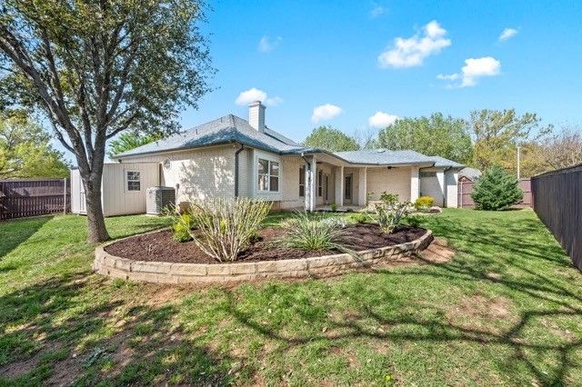 24 W Hillside Place, Trophy Club, TX 76262