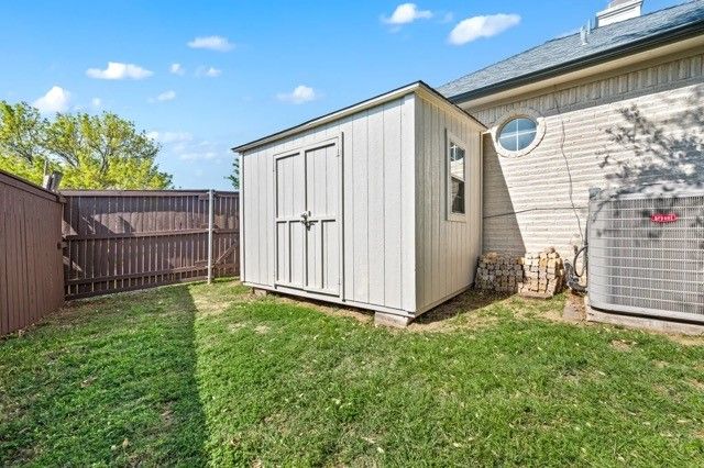 24 W Hillside Place, Trophy Club, TX 76262