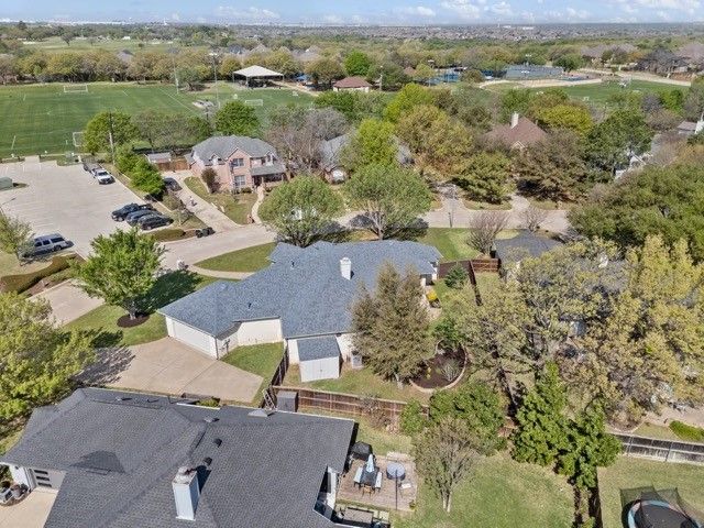 24 W Hillside Place, Trophy Club, TX 76262