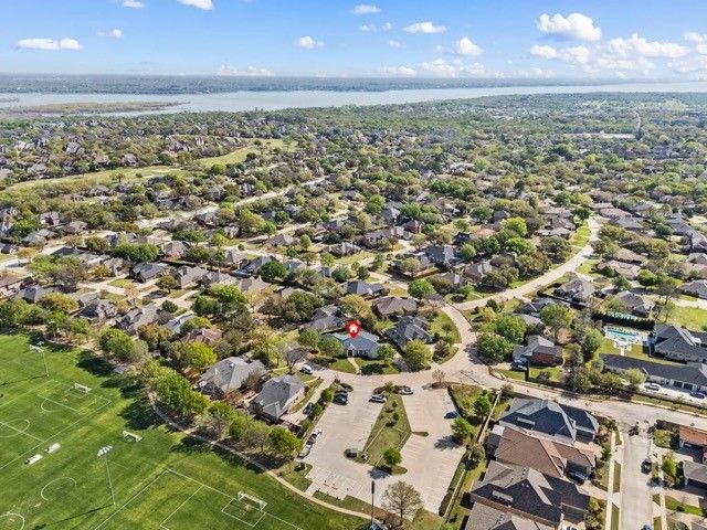 24 W Hillside Place, Trophy Club, TX 76262