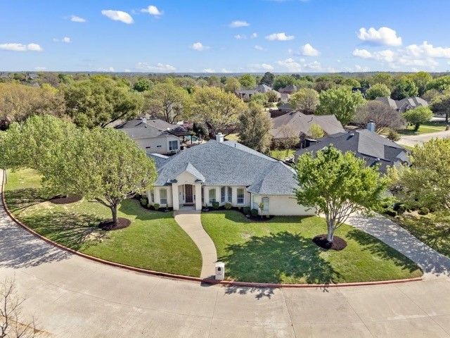 24 W Hillside Place, Trophy Club, TX 76262