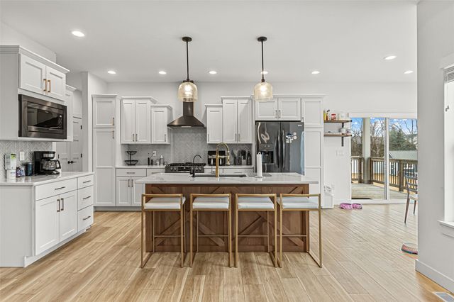 819 Old Mill Lane, Solon, IA 52333