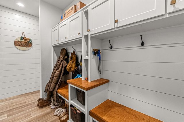 819 Old Mill Lane, Solon, IA 52333