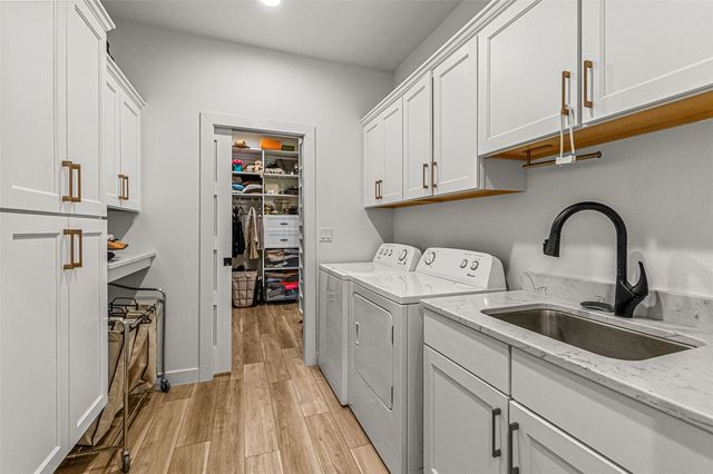 819 Old Mill Lane, Solon, IA 52333