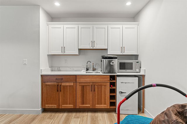 819 Old Mill Lane, Solon, IA 52333