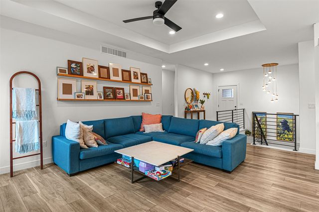 819 Old Mill Lane, Solon, IA 52333