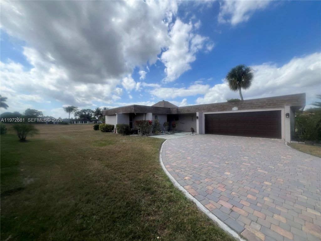 5724 S Bayberry Lane, Tamarac, FL 33319