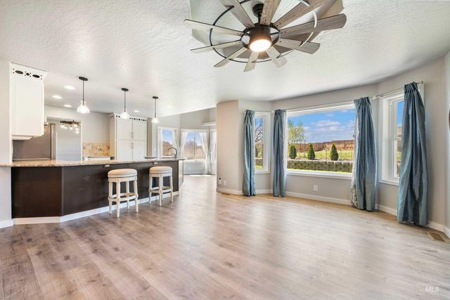 7657 Track Rd, Nampa, ID 83686