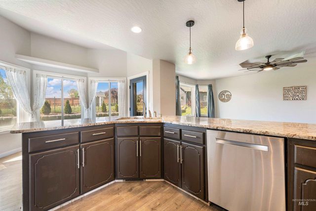 7657 Track Rd, Nampa, ID 83686