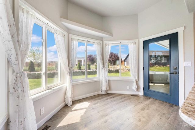 7657 Track Rd, Nampa, ID 83686