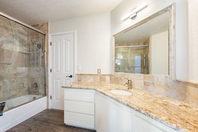 7657 Track Rd, Nampa, ID 83686