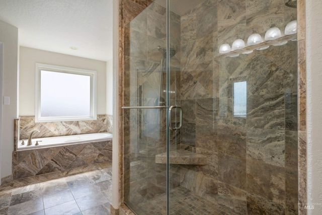 7657 Track Rd, Nampa, ID 83686