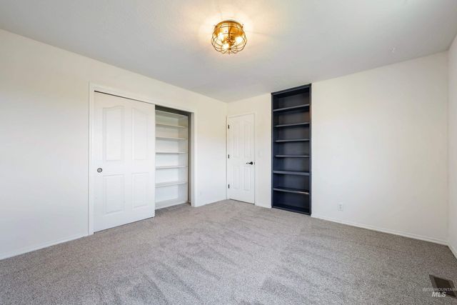 7657 Track Rd, Nampa, ID 83686