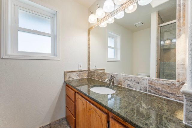 7657 Track Rd, Nampa, ID 83686