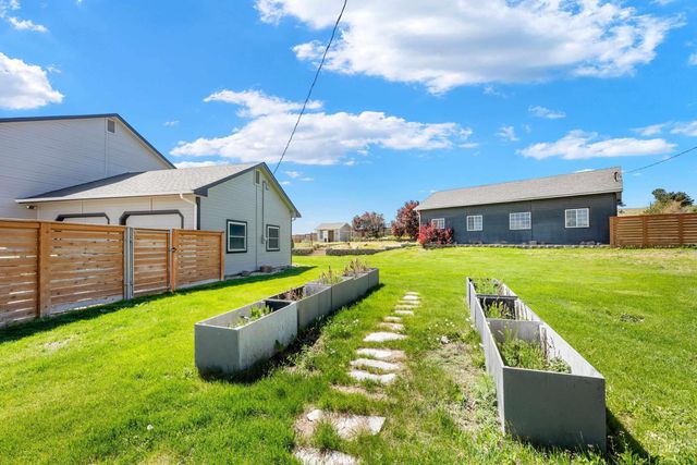7657 Track Rd, Nampa, ID 83686