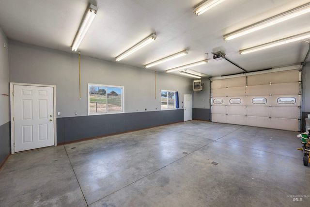 7657 Track Rd, Nampa, ID 83686