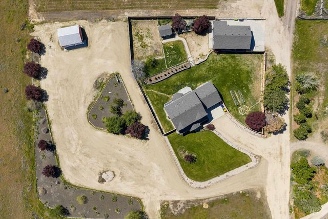 7657 Track Rd, Nampa, ID 83686
