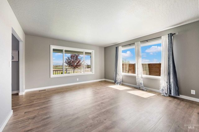 7657 Track Rd, Nampa, ID 83686
