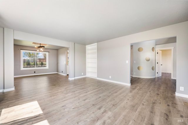 7657 Track Rd, Nampa, ID 83686