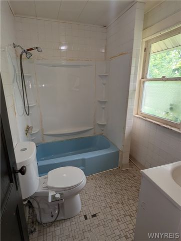 2962 Mckoon Avenue, Niagara Falls, NY 14305