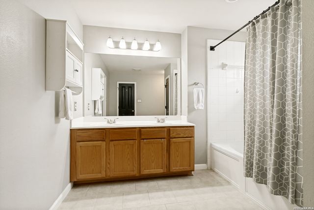 221 VALONA DR, Cibolo, TX 78108