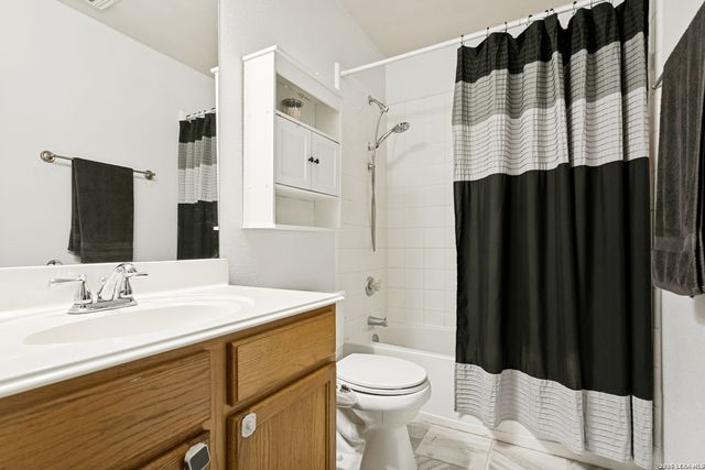 221 VALONA DR, Cibolo, TX 78108