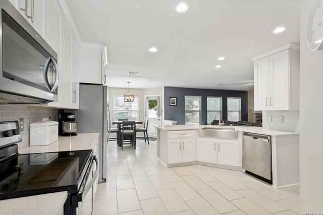 221 VALONA DR, Cibolo, TX 78108