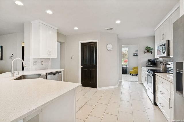 221 VALONA DR, Cibolo, TX 78108