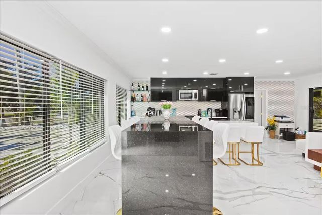 6612 9TH AVENUE NW, Bradenton, FL 34209