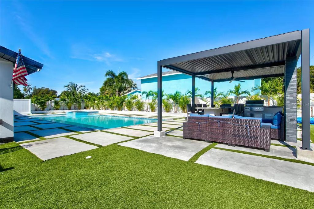 Image 12 of property listing at 6612 9TH AVENUE NW, Bradenton, FL 34209