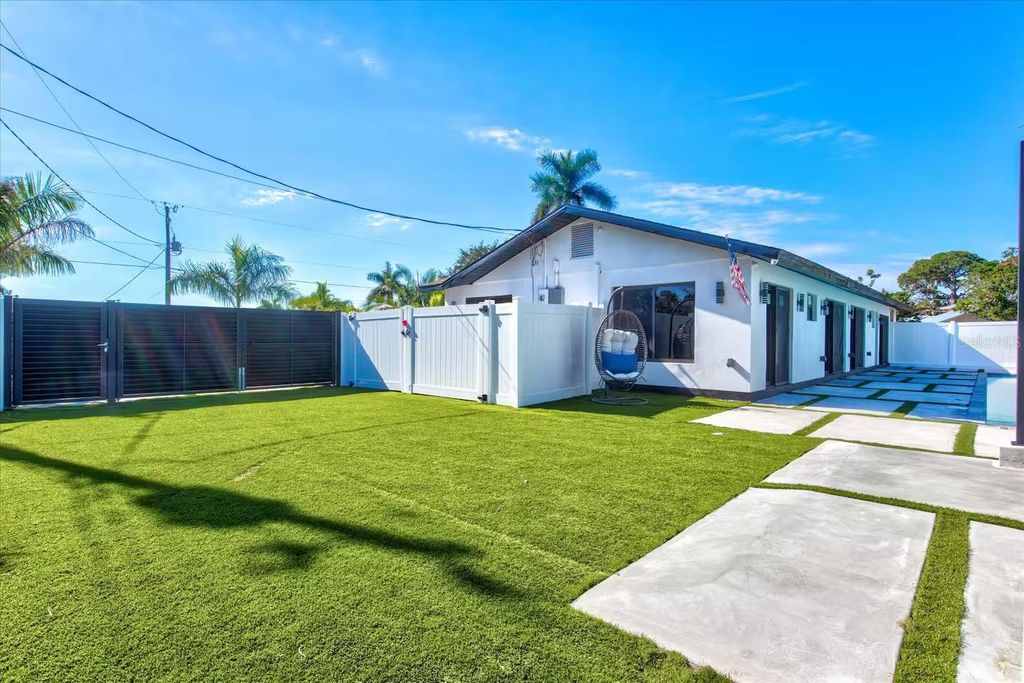 Image 14 of property listing at 6612 9TH AVENUE NW, Bradenton, FL 34209