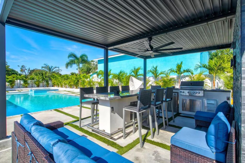 Image 10 of property listing at 6612 9TH AVENUE NW, Bradenton, FL 34209