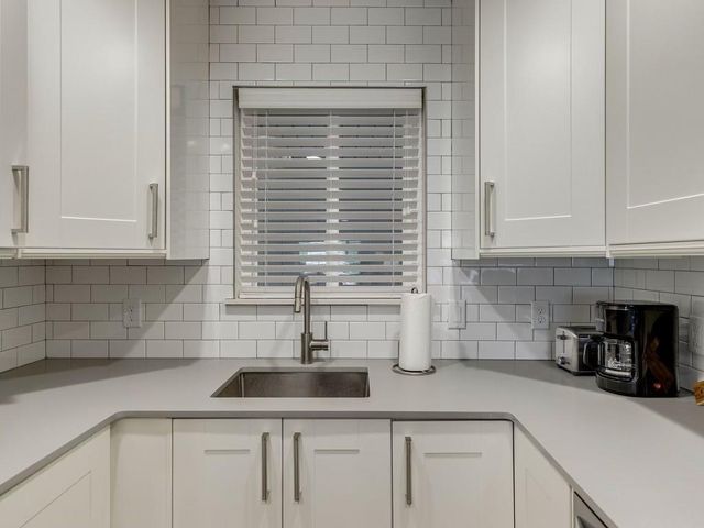 1110 Sherwood Lane 215, Nichols Hills, OK 73116