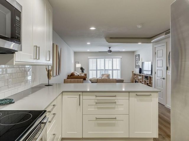 1110 Sherwood Lane 215, Nichols Hills, OK 73116