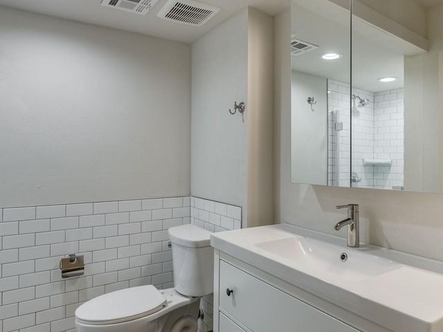 1110 Sherwood Lane 215, Nichols Hills, OK 73116