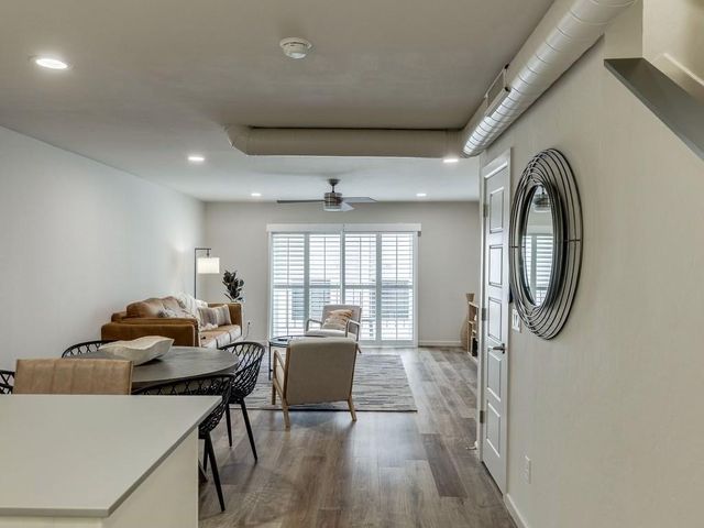 1110 Sherwood Lane 215, Nichols Hills, OK 73116