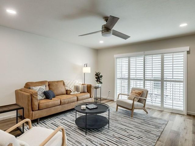 1110 Sherwood Lane 215, Nichols Hills, OK 73116