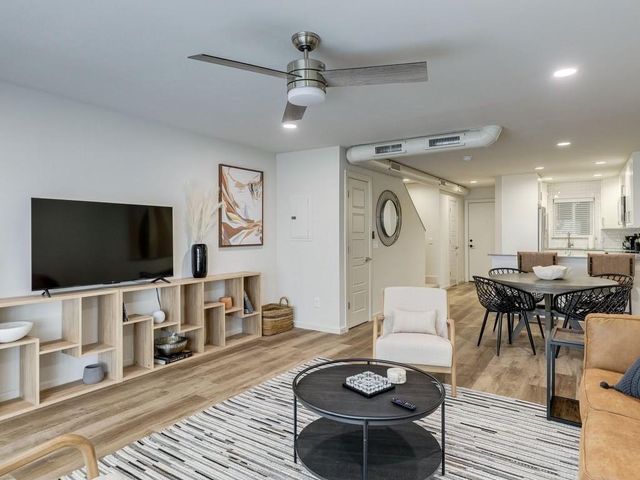 1110 Sherwood Lane 215, Nichols Hills, OK 73116