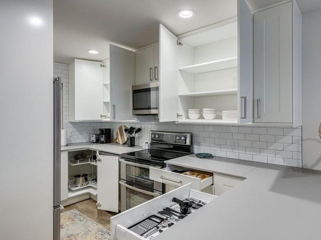 1110 Sherwood Lane 215, Nichols Hills, OK 73116
