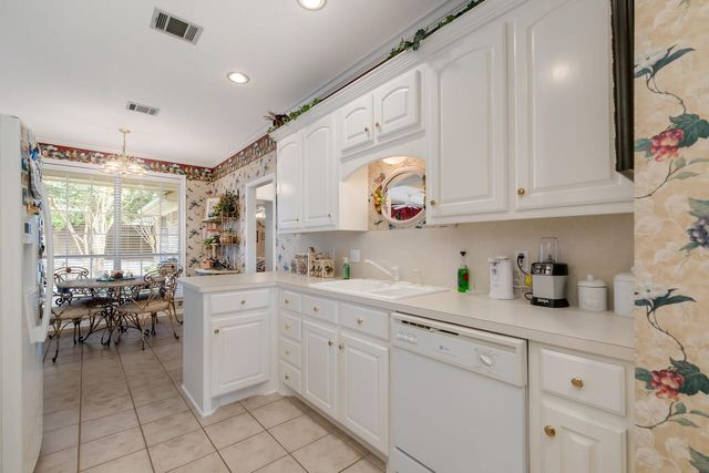 1317 Radisson Drive, Hewitt, TX 76643