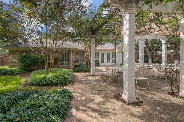 1317 Radisson Drive, Hewitt, TX 76643