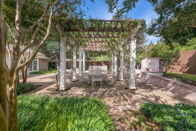 1317 Radisson Drive, Hewitt, TX 76643