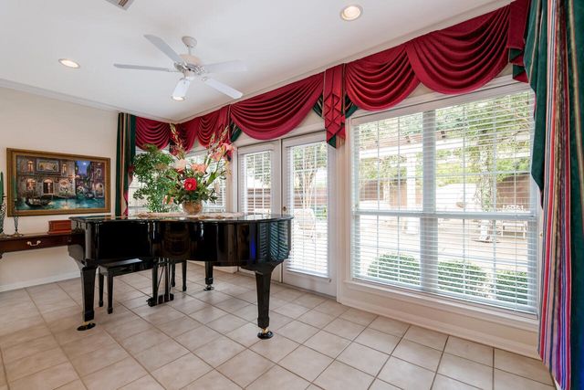 1317 Radisson Drive, Hewitt, TX 76643