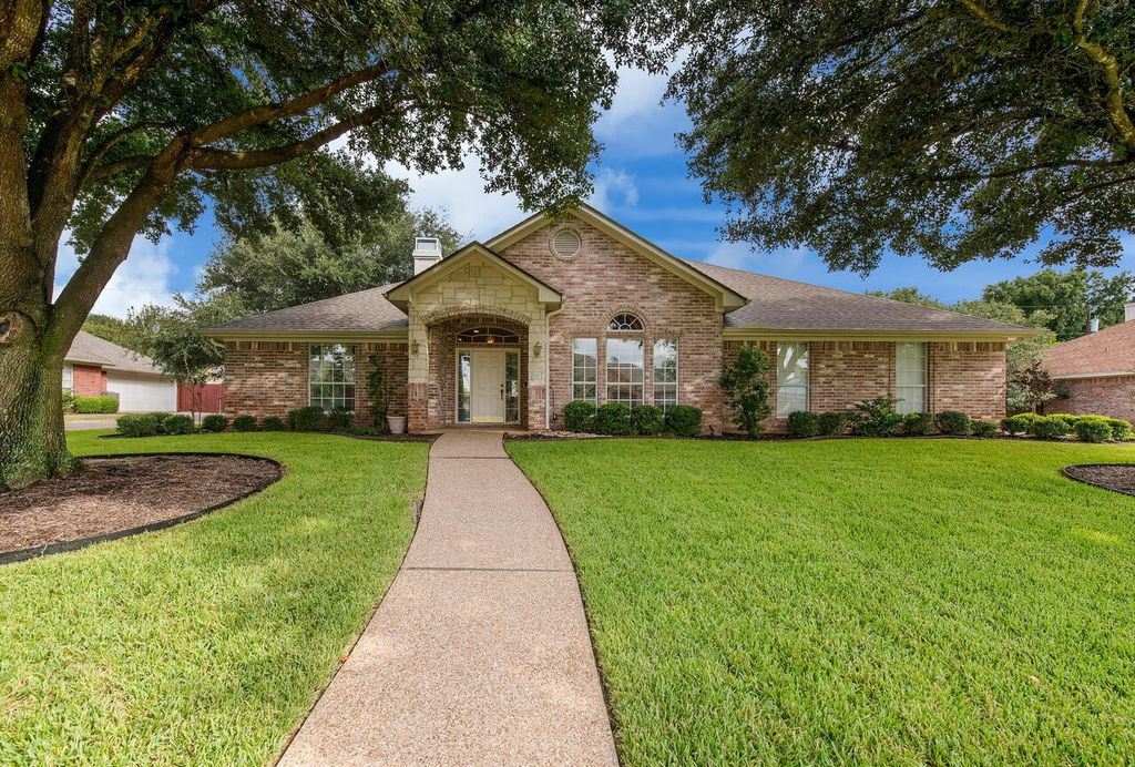 1317 Radisson Drive, Hewitt, TX 76643
