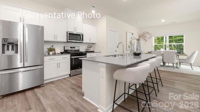 633 17th Avenue Drive NE, Hickory, NC 28601